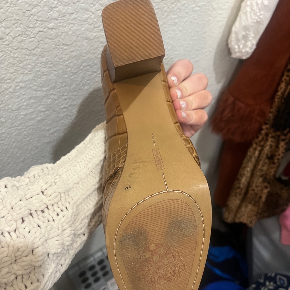 Vince Camuto Croc Embossed Platform Loafer Pumps Tan Size 9M - Picture 3 of 4